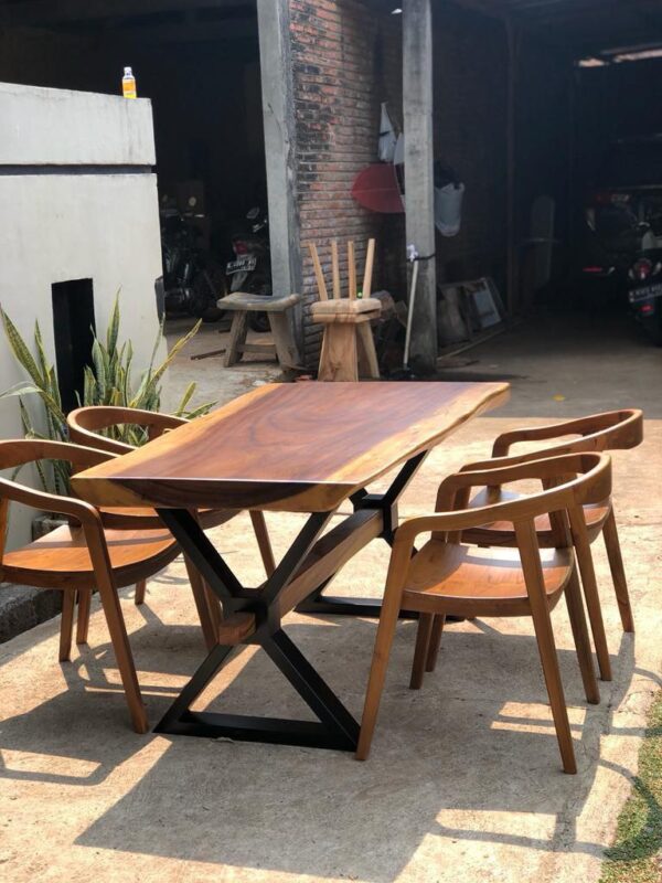 Set meja makan kayu trembesi solid