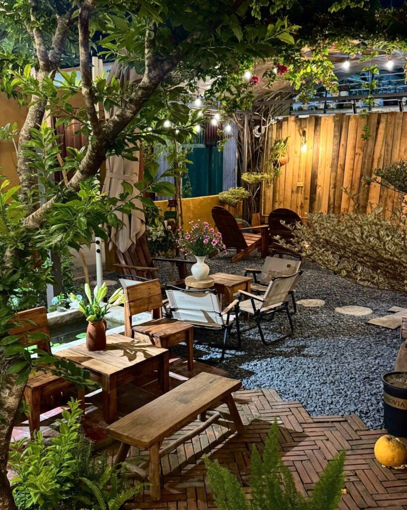Kafe dengan Ruang Fleksibel Multifungsi